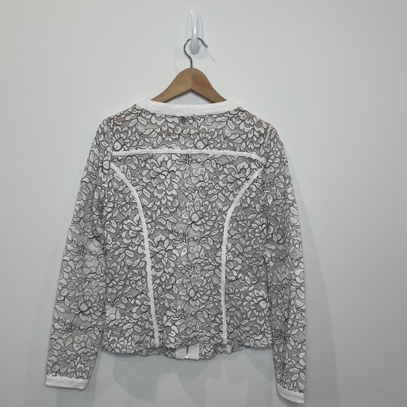 Yest Floral Lace Black & White Jacket - Picture 5 of 9